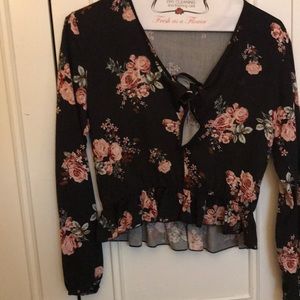 Long sleeves cropped black floral top